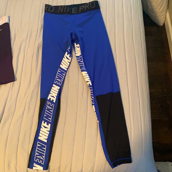 Nike women’s work out legging size M.